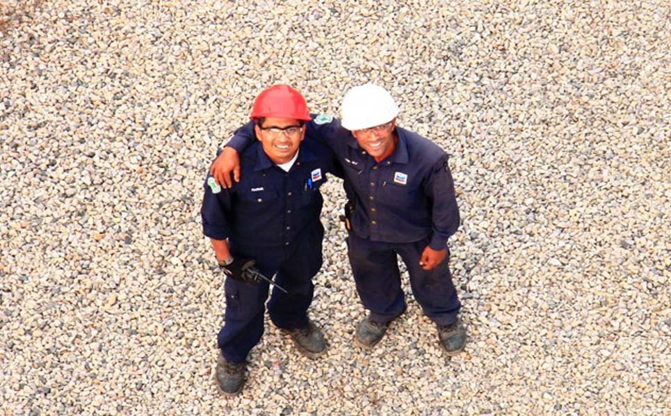 an overhead view of an employee and a contractor