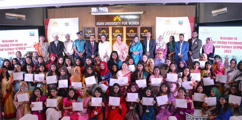 A total of 52 extraordinary female high school students who joined this year’s summer school have received the certificate of merit. 