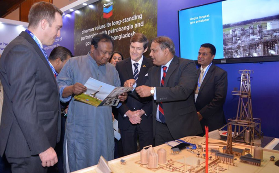 Commerce Minister Tipu Munshi and U.S. Ambassador to Bangladesh Earl R. Miller with Chevron Bangladesh at the US Trade Show 2018